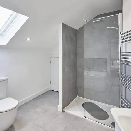 2-bedroom Serviced 4 *